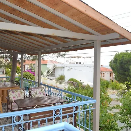 Konukevi Erguvan Foça