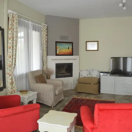 Erguvan Konukevi Foça