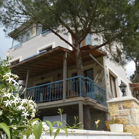 Konukevi Erguvan Foça