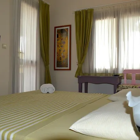 Erguvan Konukevi Foça