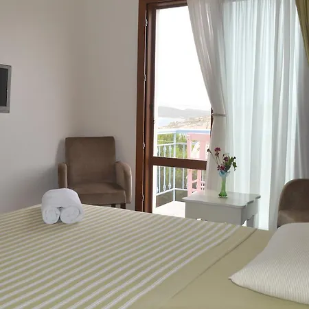 Konukevi Erguvan Foça