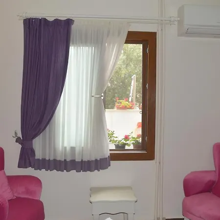 Konukevi Erguvan