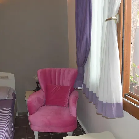 Konukevi Erguvan Foça
